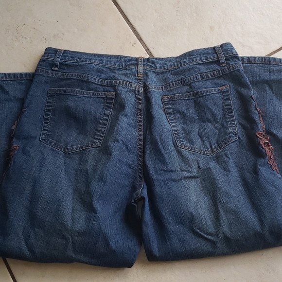 Mishca Capri Jeans - Picture 4 of 5